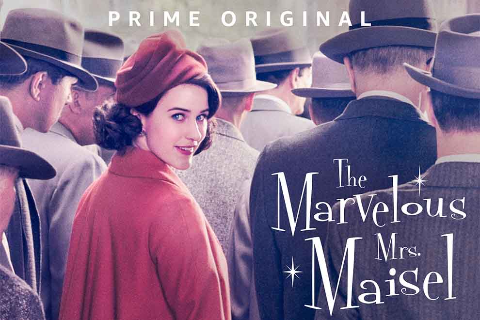 Cena da série The Marvelous Mrs. Maisel com personagem principal