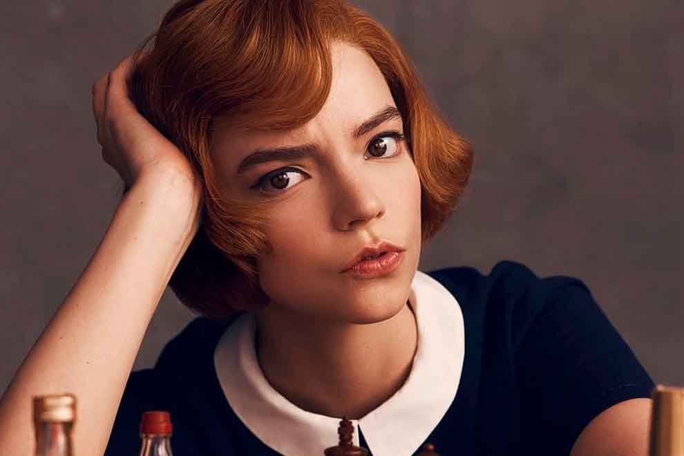 o gambido da rainha Retrato de mulher pensativa com cabelo ondulado
